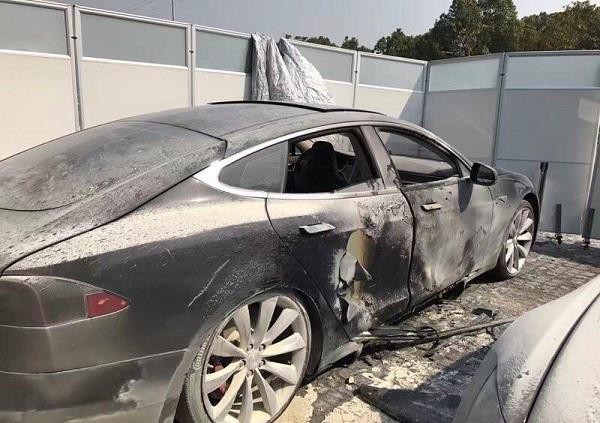 TESLA SETS ITSELF ON FIRE ELON MUSK IS A CROOK AND SCAMMER
Keywords: Rare Earth Mines Of Afghanistan, New America Foundation Corruption, Obama, Obama Campaign Finance, Obama FEC violations, Palo Alto Mafia, Paypal Mafia, Pelosi Corruption, Political bribes, Political Insider,  Eric Schmidts Sex Penthouse, SEC Investigation